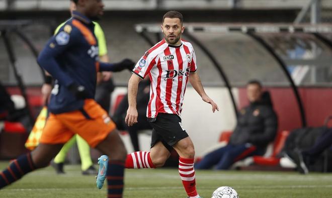 中锋位置上 中锋位置上